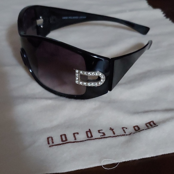 Sunglasses - Picture 4 of 5